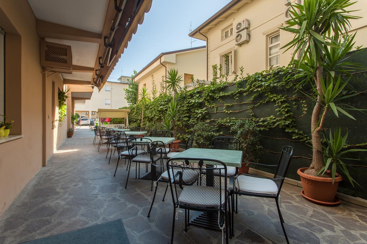 Hotel Benvenuti Gatteo a Mare Exterior foto